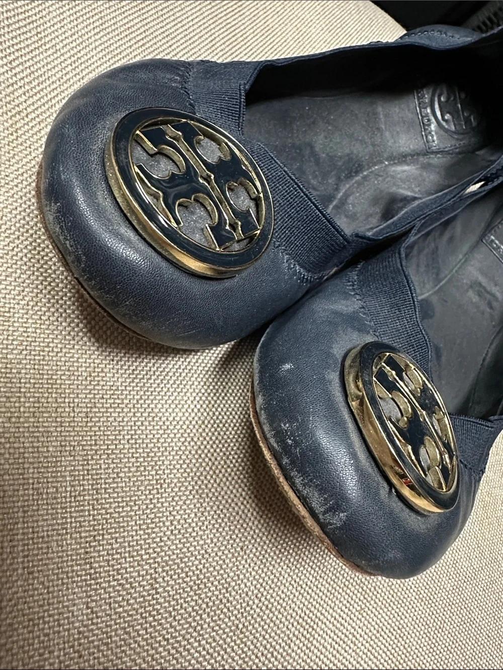 Tory Burch Navy blue Flats with Gold Logo Medallion size 6.5